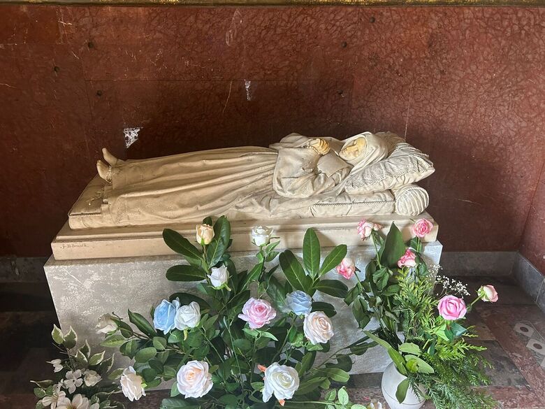 Altar para Santa Bernadette, a Vidente de Lourdes (Foto: William Tavares/Folha de Pernambuco)