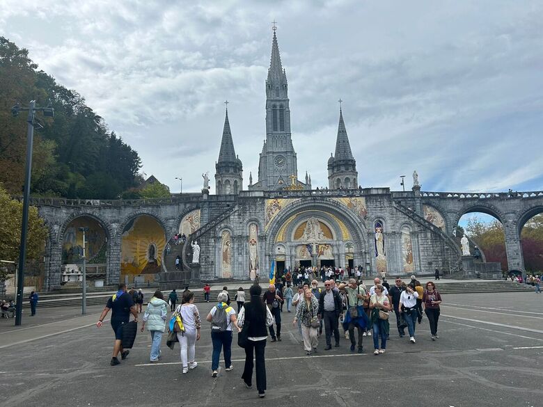 Santuário de Nossa Senhora de Lourdes, na França (Foto: William Tavares/Folha de Pernambuco)