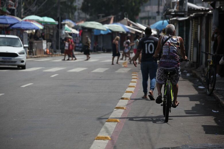 Movimentação no primeiro dia de mudanças na av. Dantas Barreto | Foto: Davi de Queiroz/Folha de Pernambuco