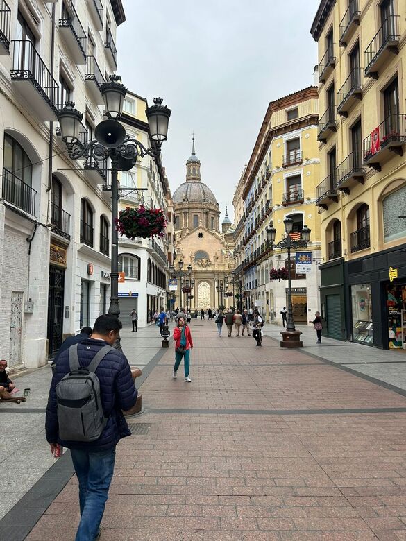 Situada entre Madrid, Barcelona e Valencia, distante 300 quilômetros de cada, Zaragoza é sede da Catedral-Basílica de Nossa Senhora do Pilar (Foto: William Tavares/Folha de Pernambuco)