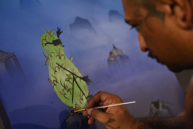 Artista do Coletivo Pão e Tinta. Foto: Paullo Almeida/ Folha de Pernambuco