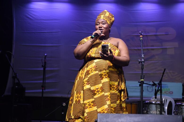 Gabi do Carmo, mestre de cerimônia da 2ª edição do Festival de Cultura Negra de Pernambuco. Foto: Paullo Almeida/ Folha de Pernambuco 