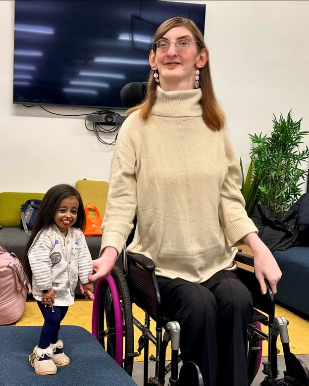 Mulheres mais alta e mais baixa do mundo se encontram pela primeira vez | Foto: Redes Sociais/Reprodução