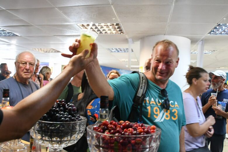Turistas desembarcam no Porto do Recife. Fotos: Tsuey Lan Bizzochi