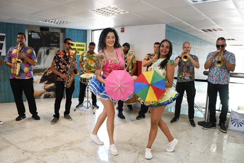 Turistas desembarcam no Porto do Recife. Fotos: Tsuey Lan Bizzochi