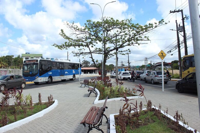 Mudança de trânsito na avenida Caxangá causa transtornos e dúvidas para condutores e passageiros. - Foto: Clarice Melo/Folha de Pernambuco