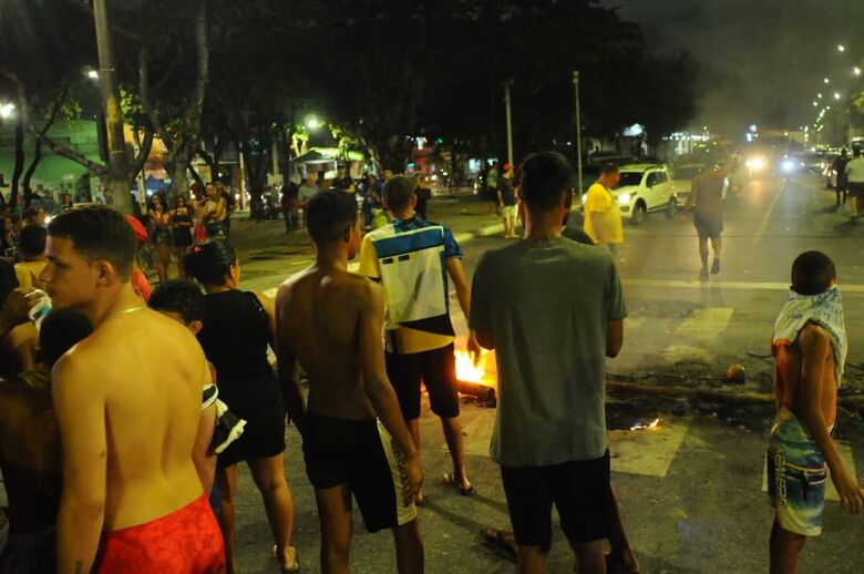 Protesto na Agamenon. Foto: Ricardo Fernandes/ Folha de Pernambuco