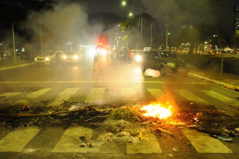 Protesto na Agamenon. Foto: Ricardo Fernandes/ Folha de Pernambuco