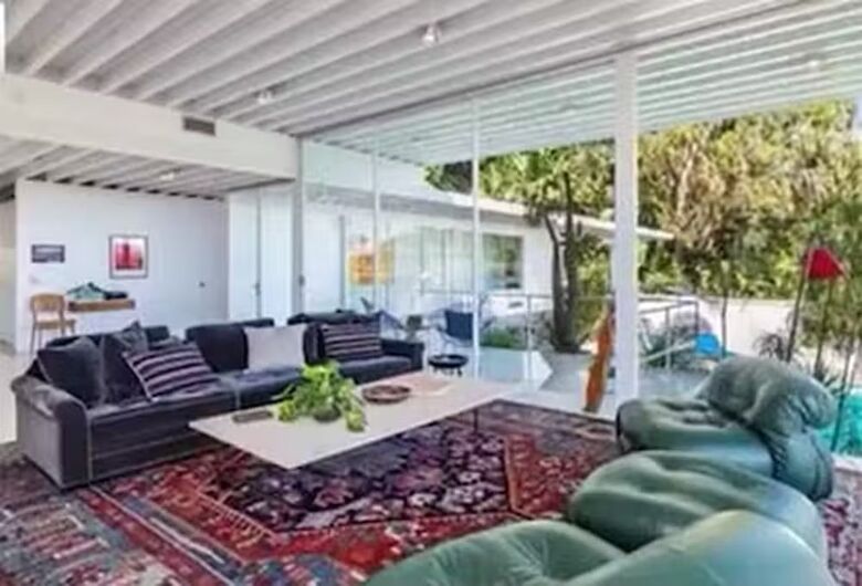 A mansão de Brad Pitt está localizada em um dos bairros mais seguros de Los Angeles  Foto: Reprodução
