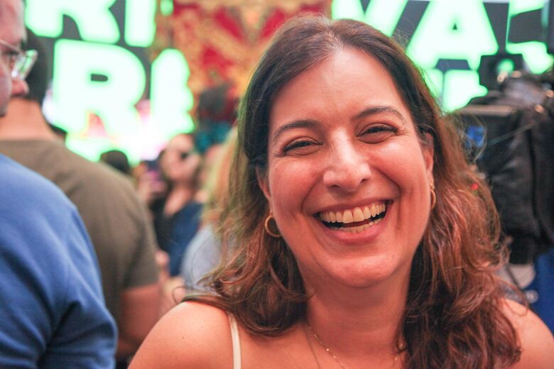 Millu Megale, secretária de Cultura do Recife, durante anúncio das primeiras atrações do Carnaval do Recife 2025. - Foto: Davi de Queiroz/Folha de Pernambuco
