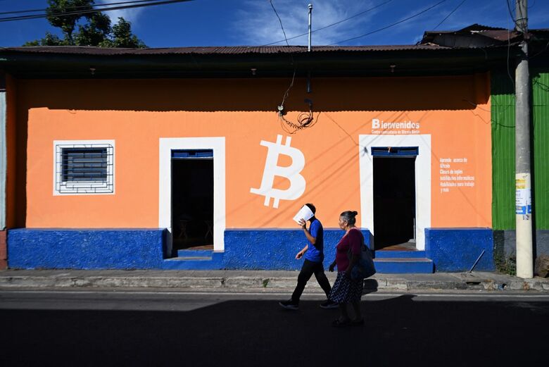 Cidade salvadorenha tem bitcoin por todas as partes | Foto: Marvin Recinos/AFP