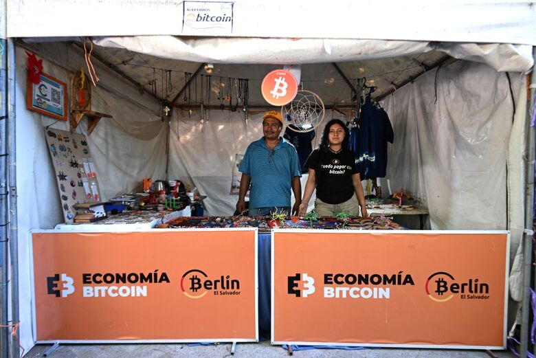 Cidade salvadorenha tem bitcoin por todas as partes | Foto: Marvin Recinos/AFP