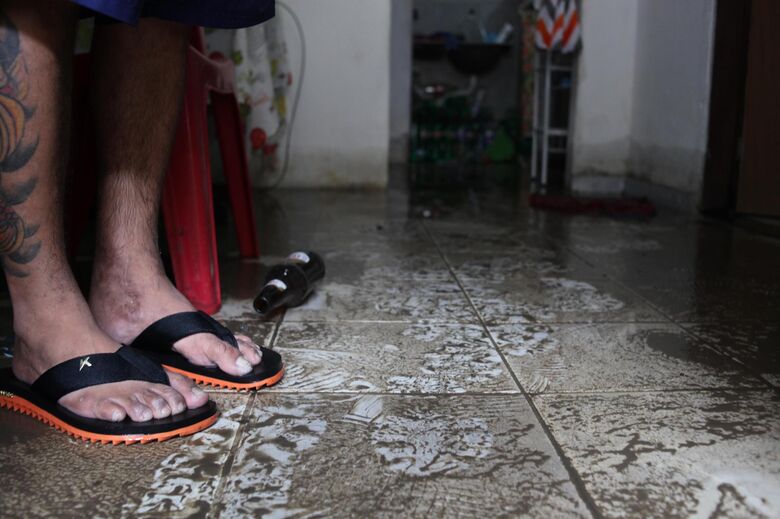 Casa em Dois Unidos impactado pelas chuvas. - Foto: Davi de Queiroz/Folha de Pernambuco