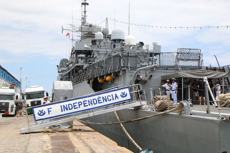 A Fragata 'Independência' | Foto: Arthur Mota/Folha de Pernambuco
