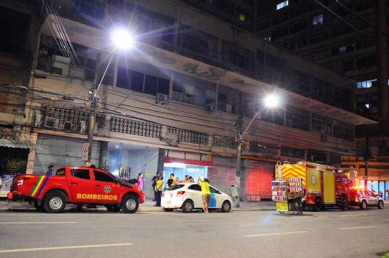 Homem morreu ao cair enquanto fazia manutenção de elevador no Centro do Recife | Foto: Ricardo Fernandes/Folha de Pernambuco 