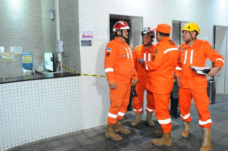 Homem morreu ao cair enquanto fazia manutenção de elevador no Centro do Recife | Foto: Ricardo Fernandes/Folha de Pernambuco 