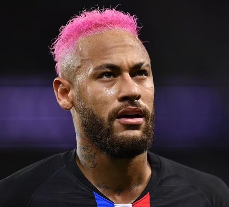 Neymar com cabelo rosa no PSG  Foto: Reprodução