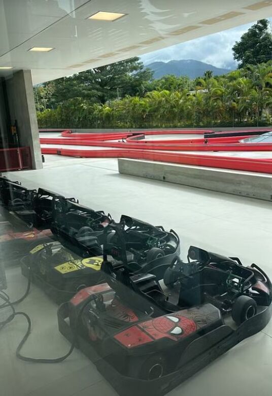 Neymar mostra pist de kart de sua mansão em Mangaratiba  Foto: Reprodução/Instagram
