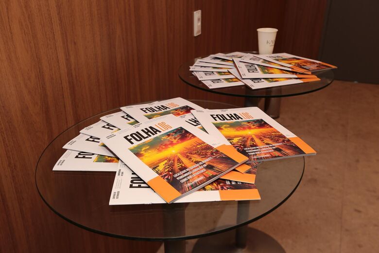 Revista Folha Log, que foi distribuída aos convidados