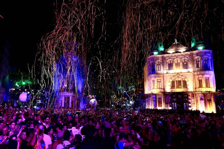 Segundo dia de apresentações do Carnaval do Recife no Marco Zero. Foto: Rafael Melo/Folha de Pernambuco