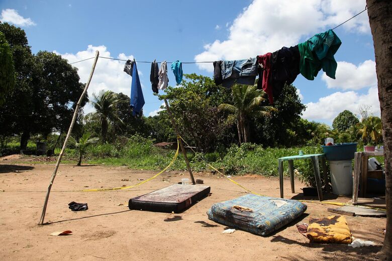 Colchões onde as vítimas dormiam | Foto: Davi de Queiroz/Folha de Pernambuco