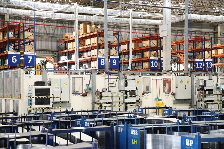 Setor industrial pernambucano cresceu 4,6% em 2024, impulsionando a economia do Estado.