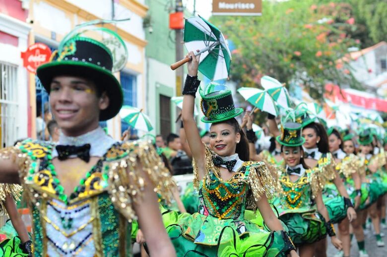 Cortejo de abertura do Carnaval de Olinda reúne blocos e troças tradicionais da cidade. Fotos: Ricardo Fernandes/Folha de Pernambuco