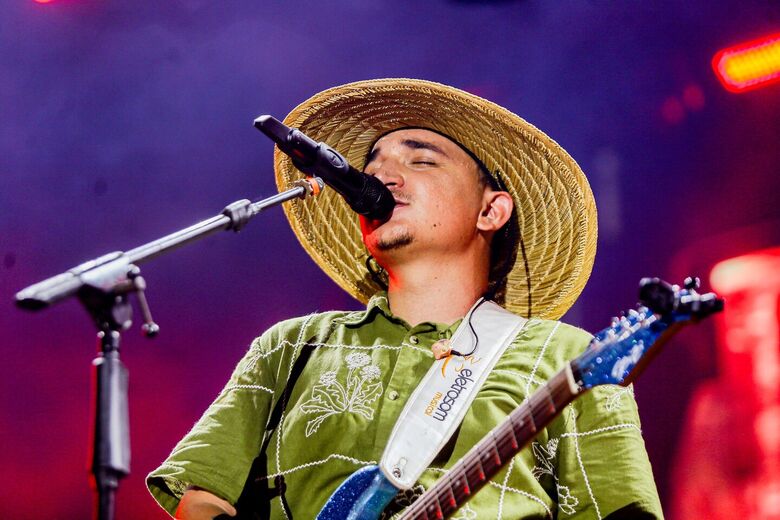 João Gomes na segunda noite do Carnaval do Recife | Foto: Kleyvson Santos/PCR
