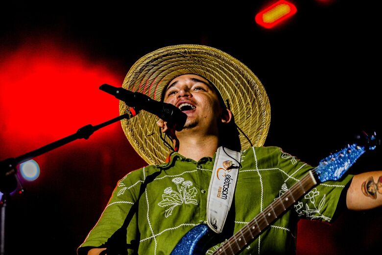 João Gomes na segunda noite do Carnaval do Recife | Foto: Kleyvson Santos/PCR