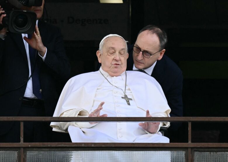 Primeira aparição pública do Papa Francisco após o longo internamento | Foto: Filippo Monteforte/AFP