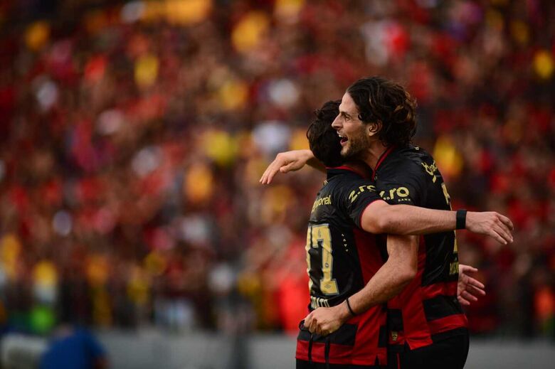 Jogo entre Sport X Santa Cruz, pela semifinal do Campeonato Pernambucano. | Fotos: Ricardo Fernandes/Folha de Pernambuco