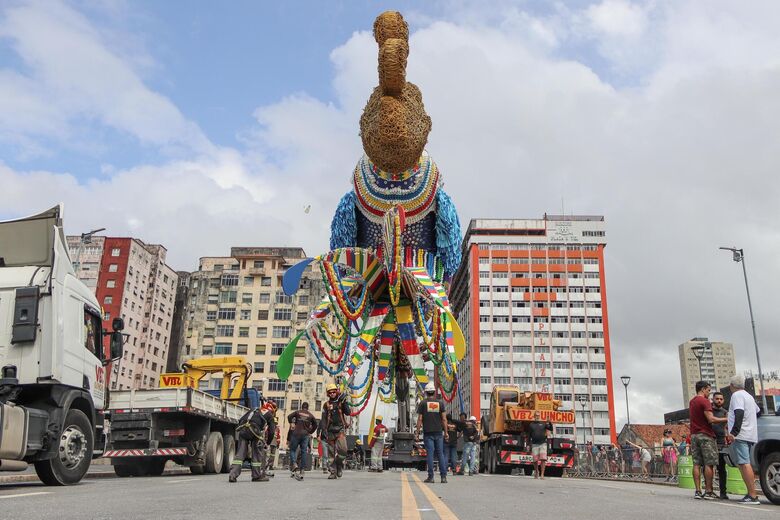 Desmontagem começou por volta das 8h | Foto: Walli Fontenele/Folha de Pernambuco