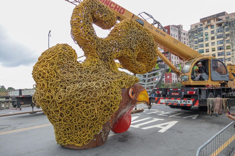 Desmontagem começou por volta das 8h | Foto: Walli Fontenele/Folha de Pernambuco