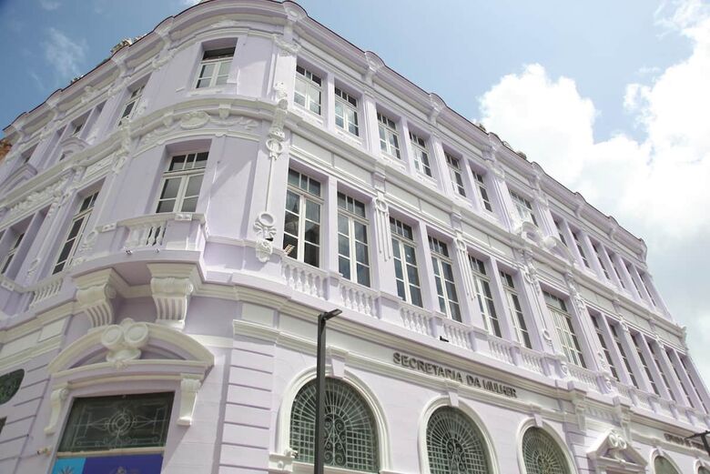 A nova sede da Secretaria da Mulher de Pernambuco, localizada na esquina da Rua do Bom Jesus, no encontro com a Avenida Rio Branco, no Bairro do Recife. Foto: Davi de Queiroz/Folha de Pernambuco.