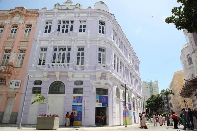 A nova sede da Secretaria da Mulher de Pernambuco, localizada na esquina da Rua do Bom Jesus, no encontro com a Avenida Rio Branco, no Bairro do Recife. Foto: Davi de Queiroz/Folha de Pernambuco.
