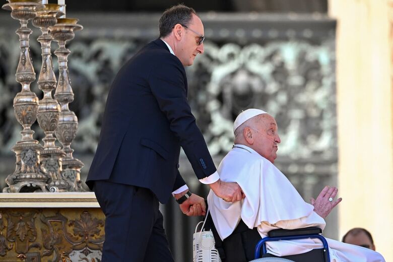 Papa Francisco faz primeira aparição pública em celebração no Vaticano | Foto: Handout/Vatican Media/AFP