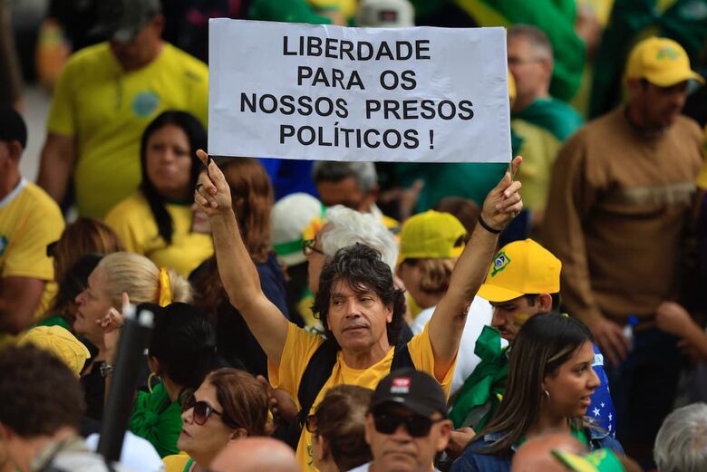Manifestação pede anistia a presos por causa do 8 de janeiro | Foto: Miguel Schincariol/AFP