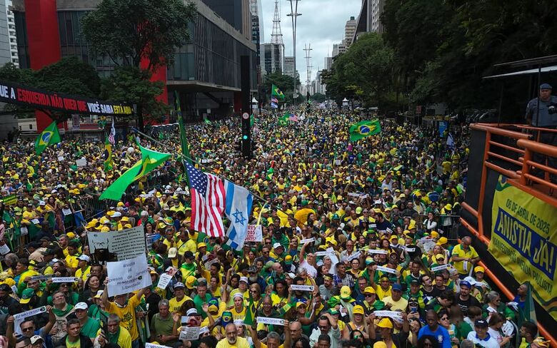 Manifestação pede anistia a presos por causa do 8 de janeiro | Foto: Miguel Schincariol/AFP