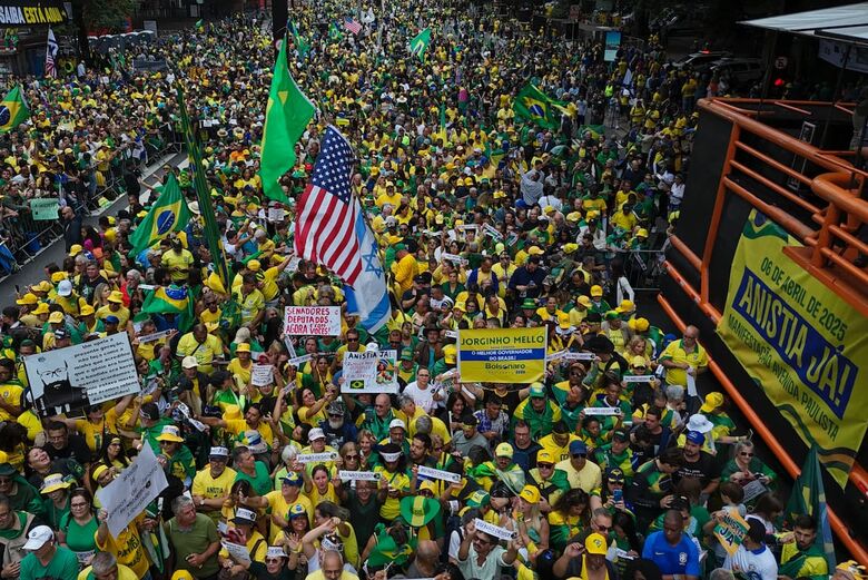 Manifestação pede anistia a presos por causa do 8 de janeiro | Foto: Miguel Schincariol/AFP