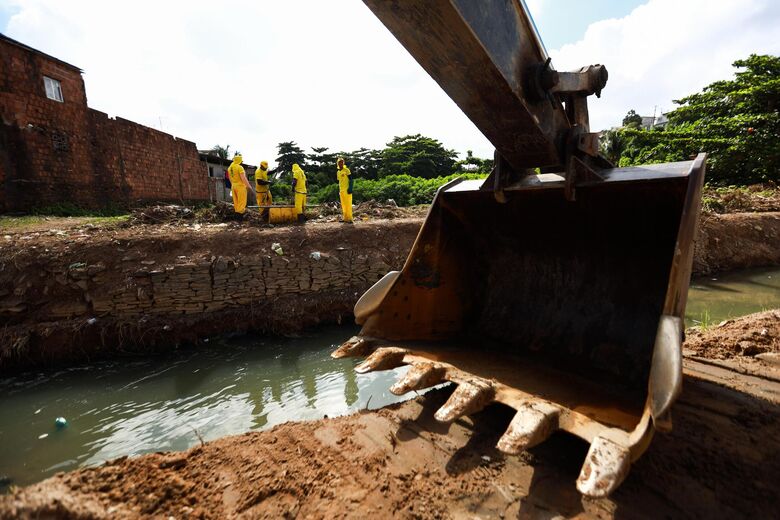 Recife conclui limpeza de 46 canais de maior impacto, com remoção de 22 mil toneladas de lixo. - Foto: Marlon Diego/ Prefeitura do Recife