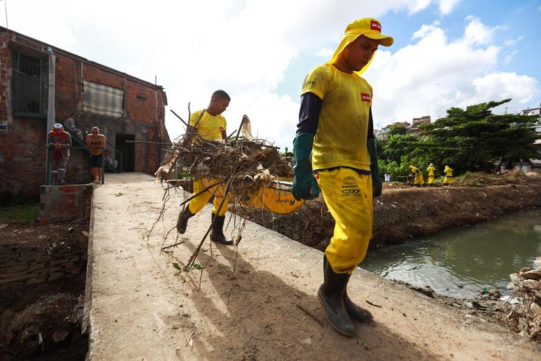 Recife conclui limpeza de 46 canais de maior impacto, com remoção de 22 mil toneladas de lixo. - Foto: Marlon Diego/ Prefeitura do Recife