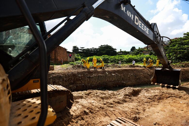 Recife conclui limpeza de 46 canais de maior impacto, com remoção de 22 mil toneladas de lixo. - Foto: Marlon Diego/ Prefeitura do Recife