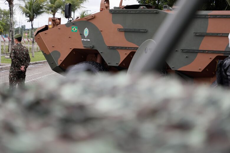CMNE promove exposição de material militar no Parque da Tamarineira, neste sábado (12). - Foto: Arthur Botelho/Folha de Pernambuco