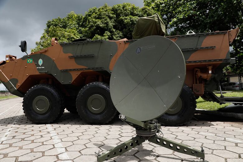 CMNE promove exposição de material militar no Parque da Tamarineira, neste sábado (12). - Foto: Arthur Botelho/Folha de Pernambuco