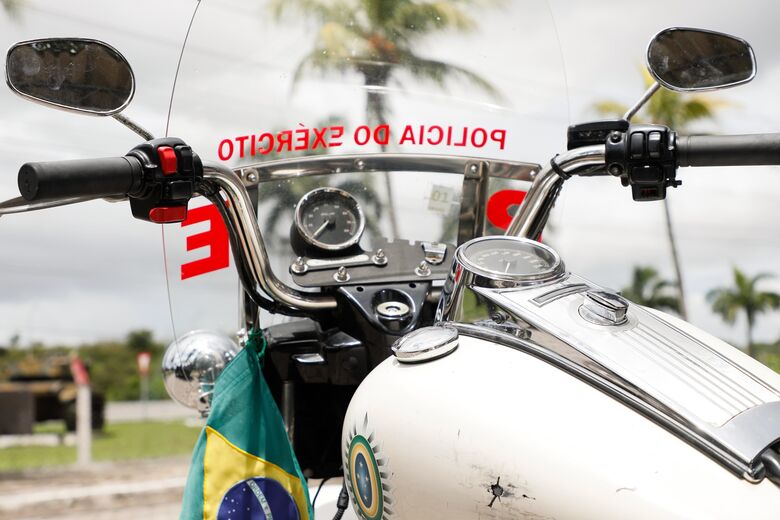 CMNE promove exposição de material militar no Parque da Tamarineira, neste sábado (12). - Foto: Arthur Botelho/Folha de Pernambuco