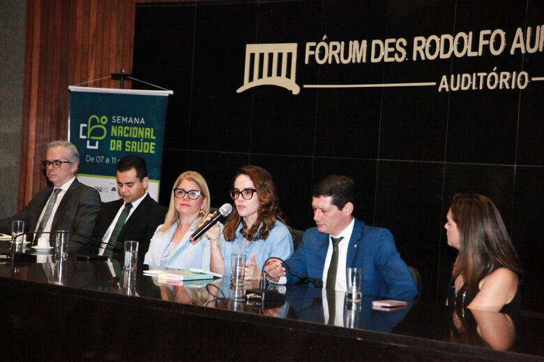Evento reuniu diversas pessoas no auditório do Fórum Rodolfo Aureliano | Foto: Davi de Queiroz/Folha de Pernambuco