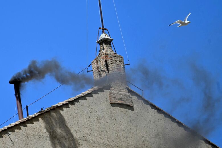 Segundo dia de Conclave chega a três votações sem consenso entre os cardeais | Foto: Alberto Pizzoli/AFP
