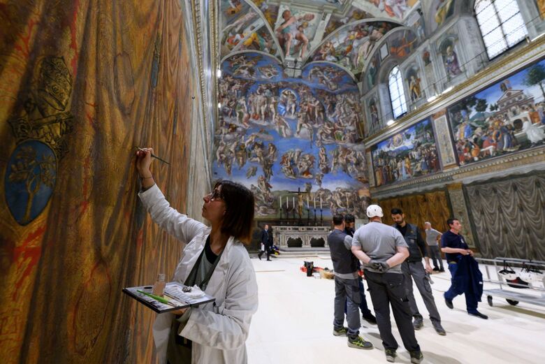 Vaticano divulga imagens da preparação da Capela Sistina para o Conclave
