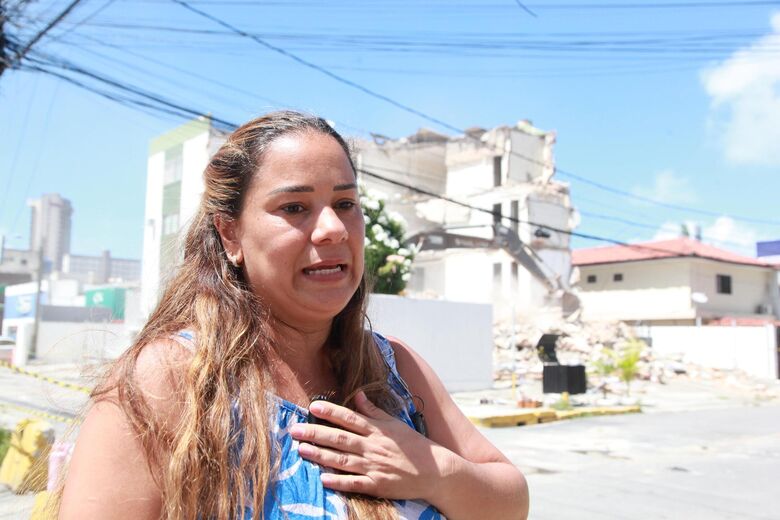 Katarina Pimentel, uma das moradoras vizinhas ao Edifício Kátia Melo, em Jaboatão dos Guararapes | Foto: Davi de Queiroz/Folha de Pernambuco