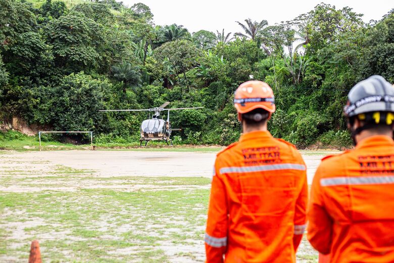 Exercício de simulação de resgate em Camaragibe | Foto: Matheus Ribeiro/Folha de Pernambuco